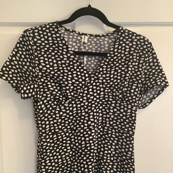 Women's Ecowish Dress, Black & White, Size M - Picture 9 of 13